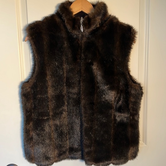 Custom Reversible Faux Fur Vest (Sable Faux Fur/Black Microsuede), Pockets, S/M - Picture 1 of 7